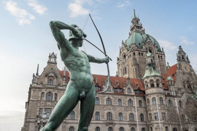 archer sculpture in front of hanover new town hall